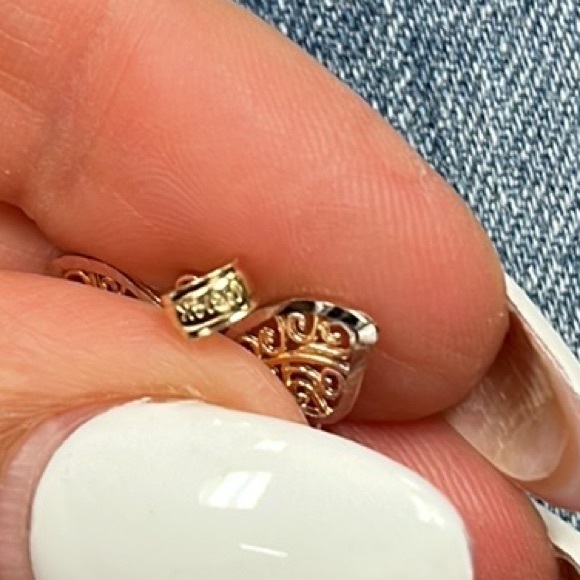 Solid 14k Gold Butterfly Pendant necklace - Picture 8 of 11